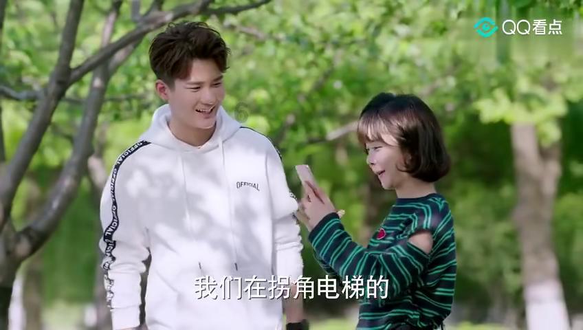 你觉得应届毕业生摆摊创业丢人吗？游戏画面